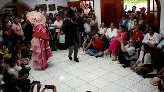 Pieza: Los Novios. Negra: Víctor Gabriel Espinoza Carrión. Viejo: Edwin José Gaitán.