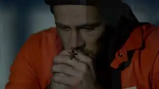 VITE CON POCHE STELLE MA TANTI PIGIAMI A STRISCE.