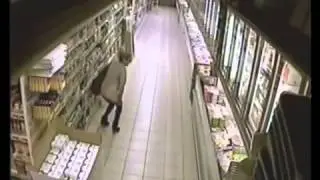 Frau kackt im Supermarkt auf den Boden - Geschäft im Geschäft - hingeschissen und abgehauen