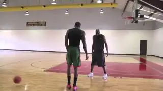 Hakeem Olajuwon Demonstrating Low Post Moves - Amazing Footwork!