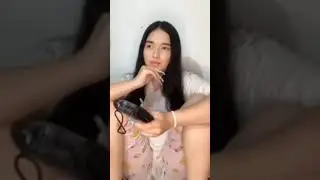 janda pirang ngangkang