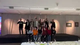 Прощальное выступление 10 команды в школе "Многогранник" 💔 Поют песню "Лето, лагерь"
