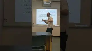 Lecturing about Newton's First Law and Gravity at Pierce College. Giảng về Vật Lý ở Đại Học Pierce