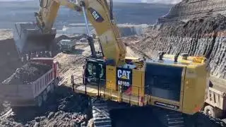 Экскаватор в работе