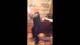 Темка играет в шарик с Прадиком