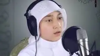 Мальчик читает Коран. Чистый голос.