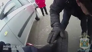 В Югре госавтоинспекторы помогли пенсионерам