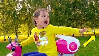 Настя и Катя играли в парке когда закончился бензин у мини байка.