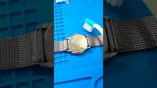 Как очистить часы от грязи?
