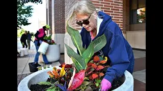 210511 Garden Club of York beautifies downtown York City