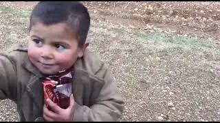 Kahraman Türk askeri suriyede çocuğa çikolata veriyor 🇹🇷 Jöh Pöh Komando