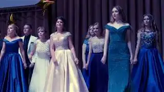 Финальная песня на выпускном.