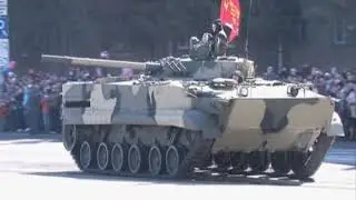 Вальс БМП-3 на центральной площади Кургана в День Победы. 2013 год.