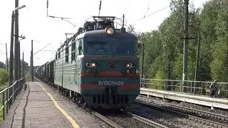 Электровоз ВЛ80С-1488 с грузовым поездом и электропоезд ЭД9МК-0086