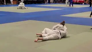 Sophia wins by hadaka Jime.  ref Continues the match. calls ippon with Sophia on her side. no pin.