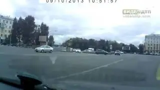 Быки на дороге 10 09 13 Ярославль   ДТП авария
