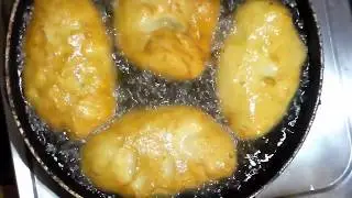 Самые пышные и вкусные пирожки с картошкой и капустой  на кефире .