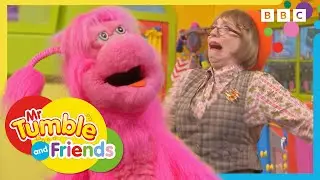 Very Hungry Alien Visitors 👽🛸 | Mrs Wilson House-sits | Justin's House | Mr Tumble and Friends