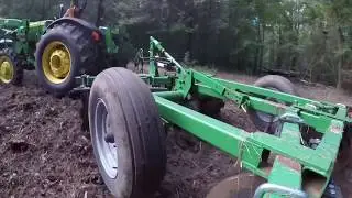John Deere 5075E tractor and a hydraulic disk