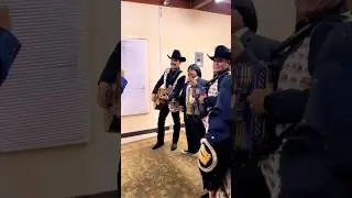 si eres feo te humilla la gente si eres guapo te tratan muy bien.🎶✨