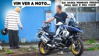 FUI HUMILHADO VESTIDO DE MENDIGO COMPRANDO A NOVA MOTO BMW 1250