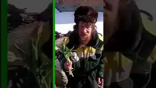 Бомж поздравляет с 8 марта
