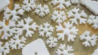 DIY bicarbonate of soda,baking soda clay Christmas ornaments, decorations