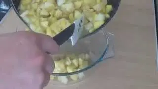 Jak zrobić owoce w tymiankowej śmietance.