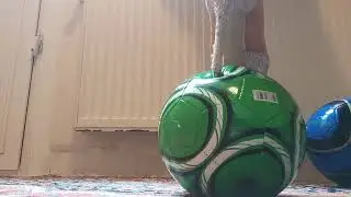 Topuklu ayakkabı ile top ezmek / High heels ball pop crush