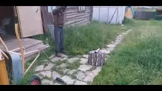 Перерубить монтажную пену топором