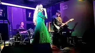 Она говорит. Ни Кара Гуа