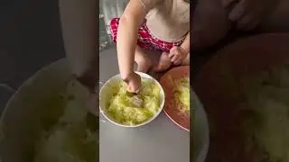 Сырой кабачок вкусный! А оладушки ещё вкуснее :)