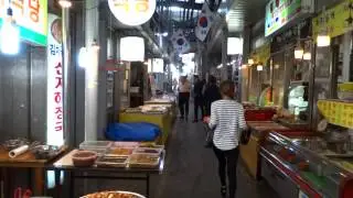 Walking through Kum Chon (금촌) market in Pa Ju (파주) South Korea (2014).