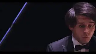 Vitaly Pisarenko plays Schumann Warum? (Why?)