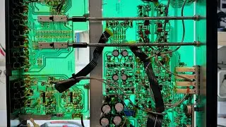 Un canal suena con más graves que el otro - Avería en preamplificador.