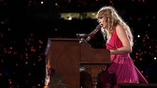 FULL video of Taylor performing a THREE WAY mashup remix the second surprise song of Amsterdam N3