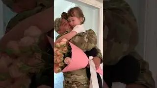 Как она его ждала.💔Только проснулась,не поняла что происходит,кажется что даже узнала его не сразу.