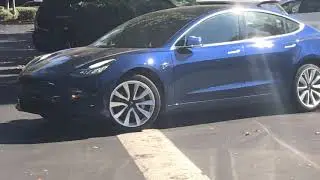 Tesla Self-Driving Car Smart Summon Mode (Hindi)