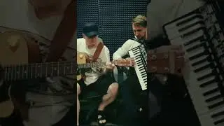 перфоманс на французскую мелодию 