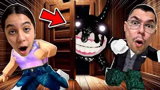 SARAH E O PAPAI ABRINDO AS PORTAS DO TERROR ! (Doors - Roblox)