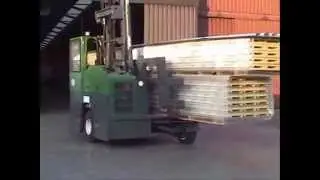 Многоходовой погрузчик Combilift. Область применения: металлоконструкции