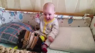 Малыш и кот-подушка