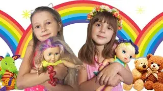 Дети всего мира делятся игрушками и вместе играют под веселую песенку