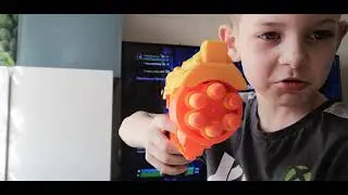 Playing fortnite creative/battle royal