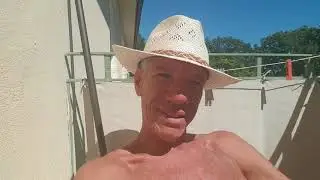 Varför inte skapa en tjegrupp på Skype. Där du får vara osynlig och jag visar det ni vill direkt