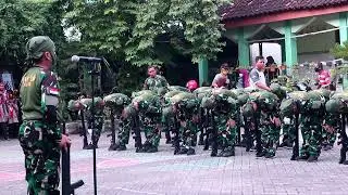 LATIHAN TNI AD KECIL DI HALAMAN SDN KEPATIHAN BOJONRGORO
