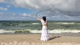 Работа кнутами с двух рук - "Мельница". "Zemfira studio". #whipcracking #gypsydance #море
