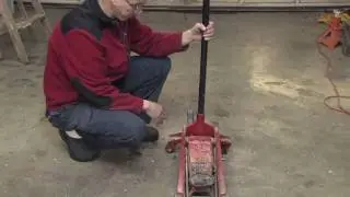 Car Maintenance : How Does a Floor Jack Work?