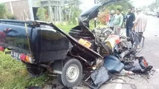 kecelakaan bus vs minibus L300