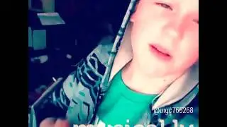 Классно поёт